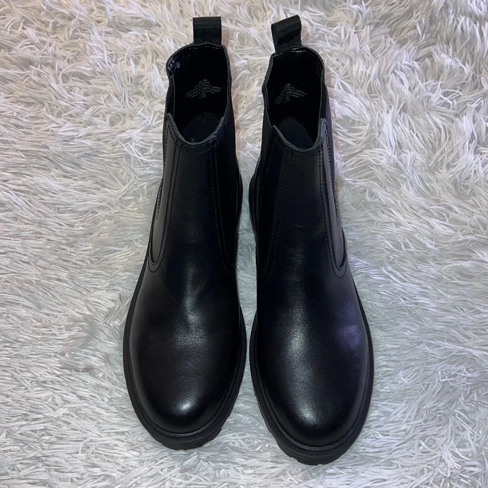 Nine West Yullon Lug Sole Chelsea Booties Size 8.5 Medium